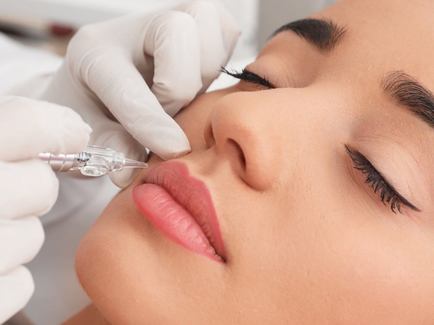 3 beautydesigngranada-estetica-cejas-pestanas-micropigmentacion-formacion-granada