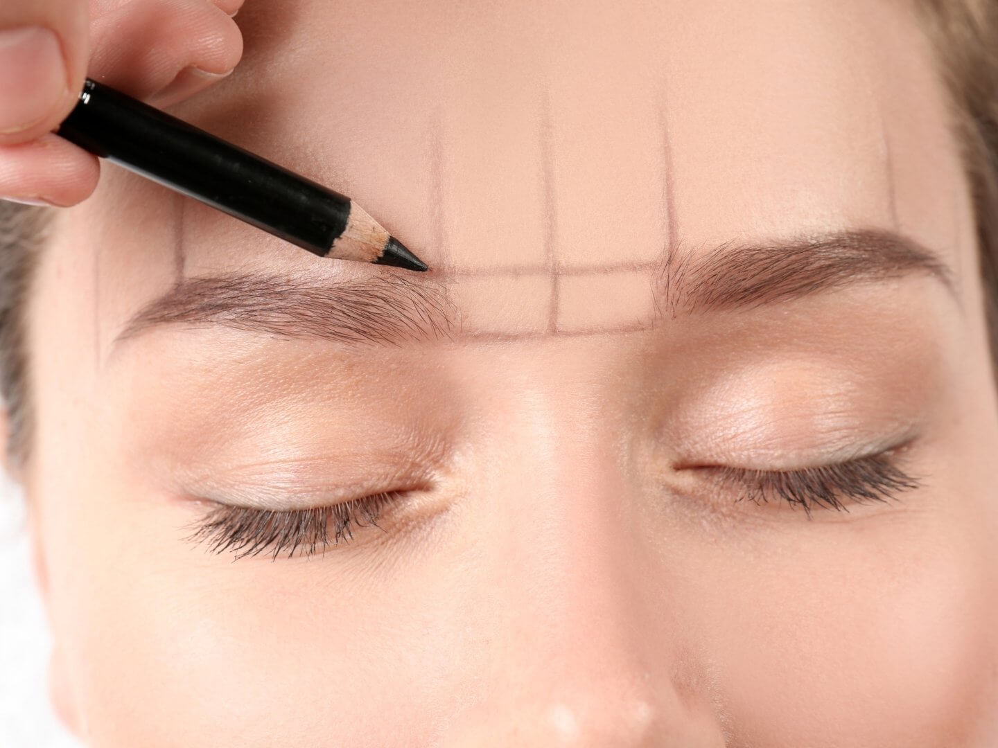 7 beautydesigngranada-estetica-cejas-pestanas-micropigmentacion-formacion-granada